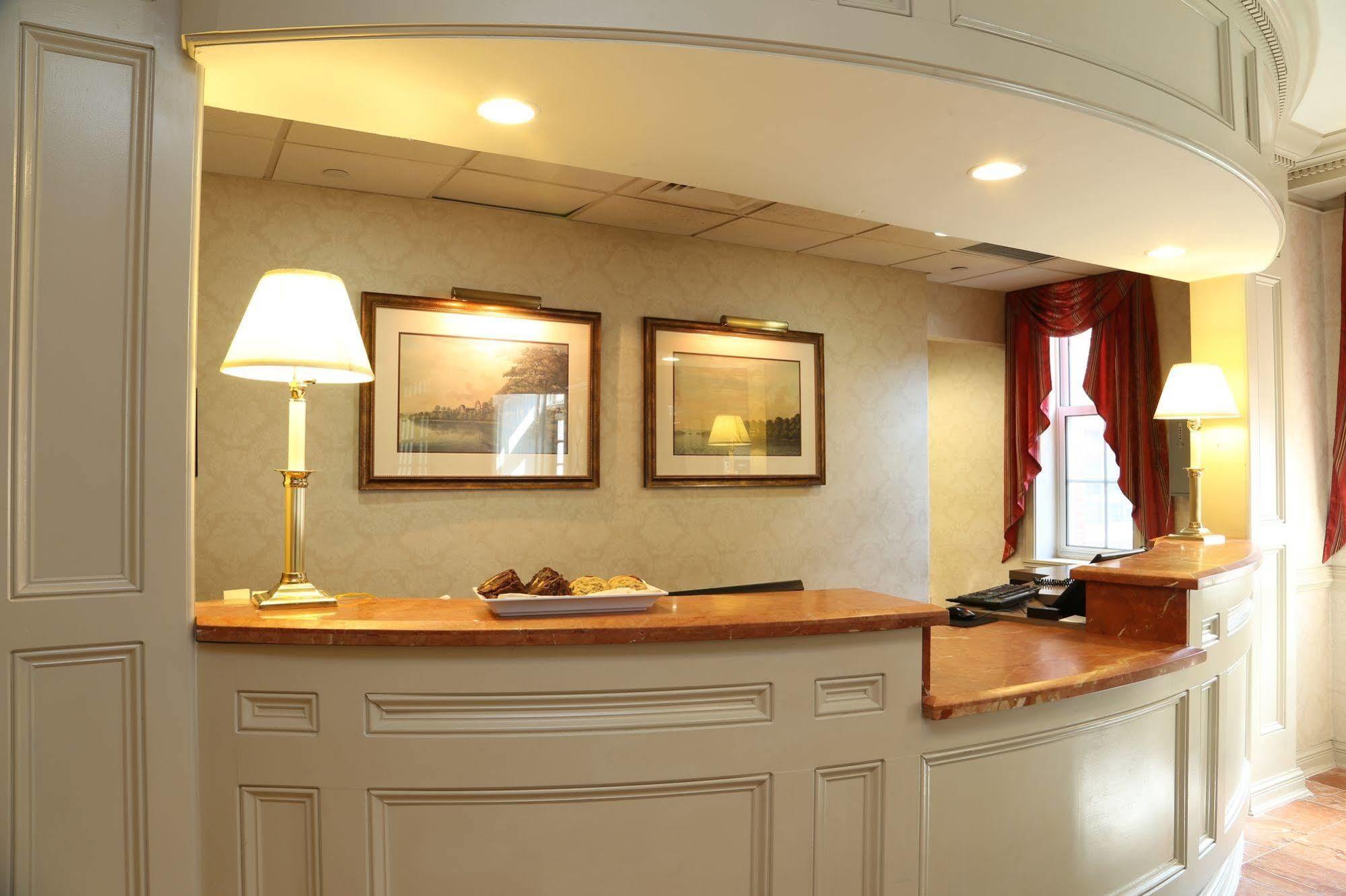 Inn At Мидълтаун Екстериор снимка